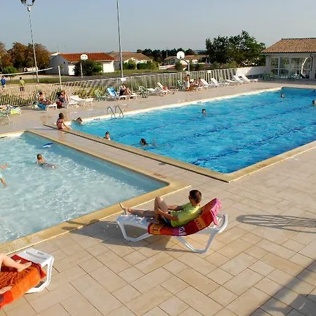 Azureva Aparthotel 3*