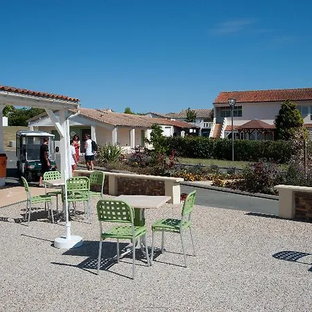 Azureva Aparthotel 3*