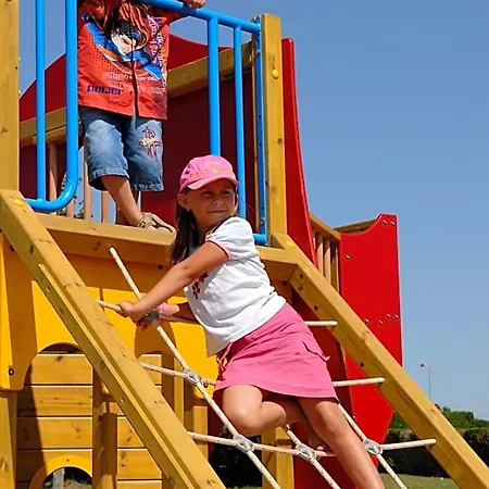 Azureva פוראס
