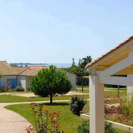 Azureva Aparthotel 3*